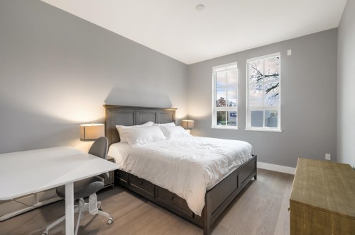 204-1009 Laurier Avenue, Vancouver, BC 