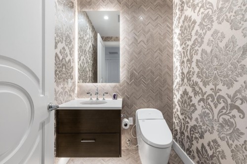 204-1009 Laurier Avenue, Vancouver, BC 