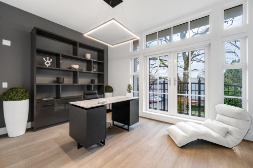 204-1009 Laurier Avenue, Vancouver, BC 