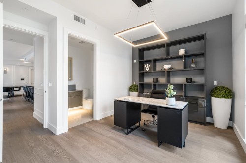 204-1009 Laurier Avenue, Vancouver, BC 