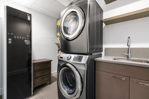 204-1009 Laurier Avenue, Vancouver, BC 