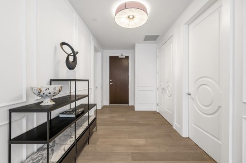 204-1009 Laurier Avenue, Vancouver, BC 