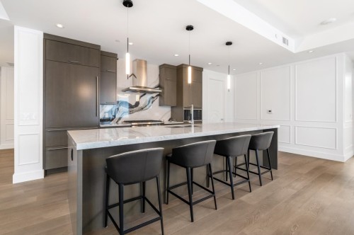 204-1009 Laurier Avenue, Vancouver, BC 