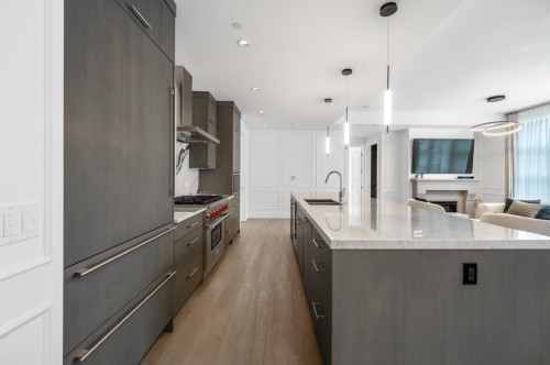 204-1009 Laurier Avenue, Vancouver, BC 