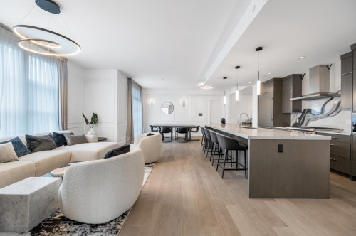 204-1009 Laurier Avenue, Vancouver, BC 