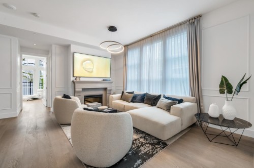 204-1009 Laurier Avenue, Vancouver, BC 