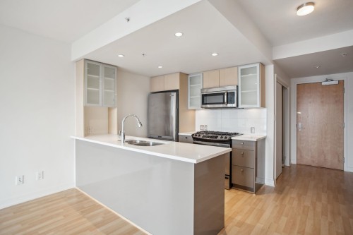 306-7080 No. 3 Road, Richmond, BC 