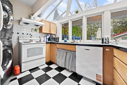 3825 31St Avenue W, Vancouver, BC 