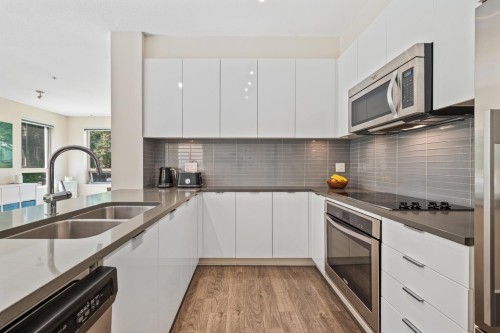 206-2665 Mountain Highway, North Vancouver, BC 