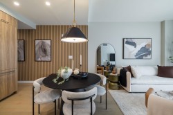 604-8398 Oak Street  Vancouver, BC V6P 4A9