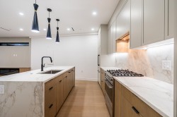 1-2282 8th Avenue E Vancouver, BC V5N 1V5