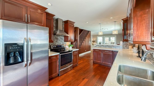 1291 Lansdowne Drive, Coquitlam, BC 