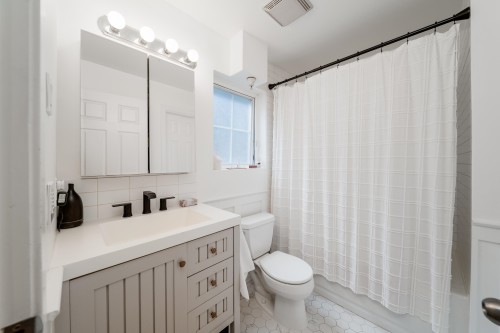 966 16Th Avenue W, Vancouver, BC 