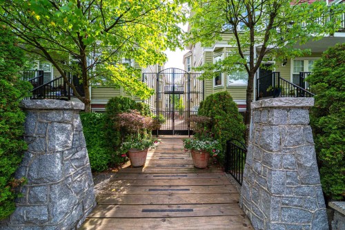 966 16Th Avenue W, Vancouver, BC 