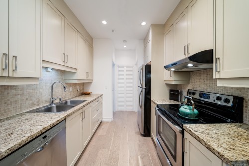 966 16Th Avenue W, Vancouver, BC 