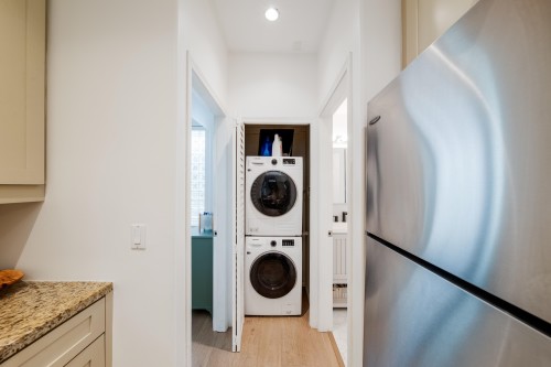 966 16Th Avenue W, Vancouver, BC 