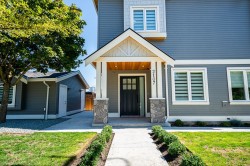 2107 33rd Avenue E Vancouver, BC V5N 3E9