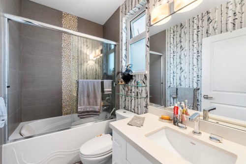 5-3993 Chatham Street, Richmond, BC 