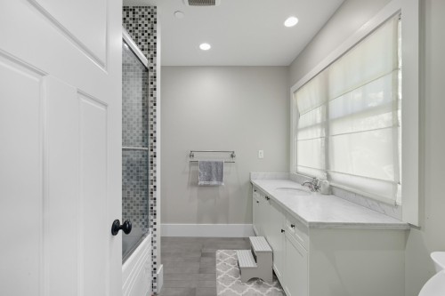 1350 15Th Avenue W, Vancouver, BC 