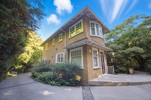 1350 15Th Avenue W, Vancouver, BC 