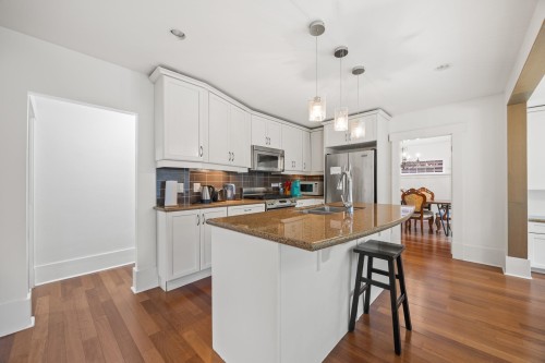 3276 21St Avenue W, Vancouver, BC 