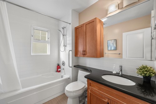 3276 21St Avenue W, Vancouver, BC 