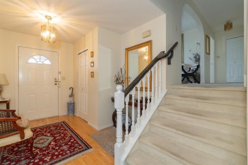 100 Kensington Road E, North Vancouver, BC 