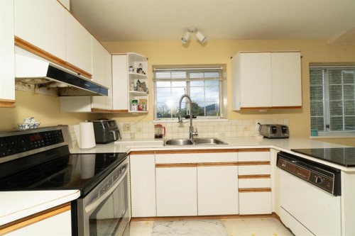 100 Kensington Road E, North Vancouver, BC 