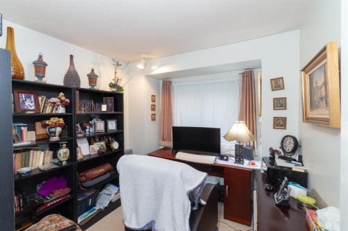 100 Kensington Road E, North Vancouver, BC 