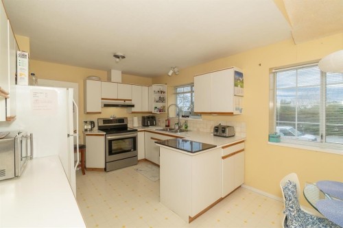 100 Kensington Road E, North Vancouver, BC 