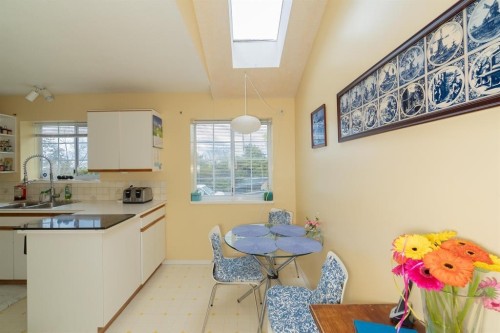 100 Kensington Road E, North Vancouver, BC 