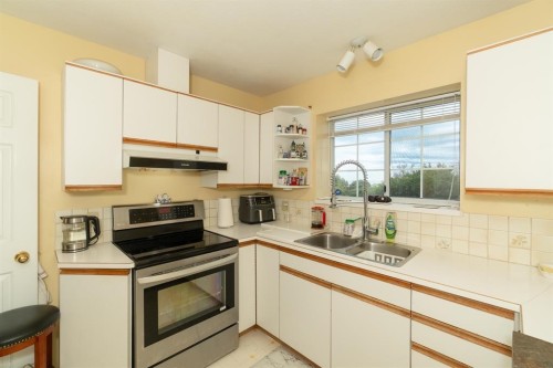 100 Kensington Road E, North Vancouver, BC 