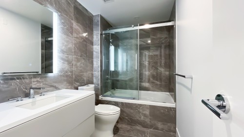 205-1331 Marine Drive, West Vancouver, BC 