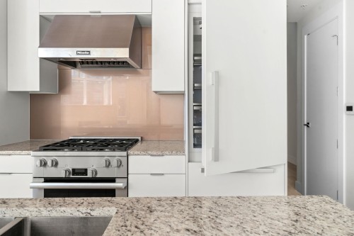 404-6699 Nelson Avenue, West Vancouver, BC 