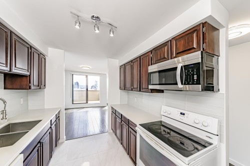 302-225 Sixth Street, New Westminster, BC 