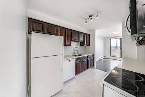 302-225 Sixth Street, New Westminster, BC 