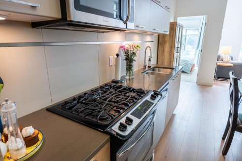 6-9150 University High Street, Burnaby, BC 