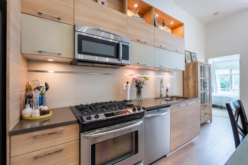 6-9150 University High Street, Burnaby, BC 