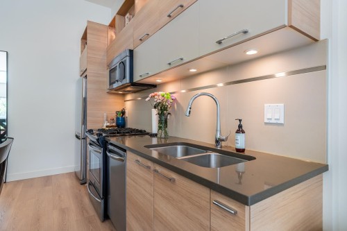 6-9150 University High Street, Burnaby, BC 