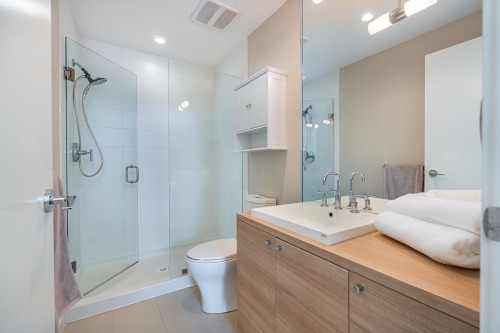 6-9150 University High Street, Burnaby, BC 