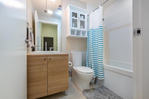 6-9150 University High Street, Burnaby, BC 