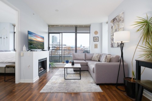 702-4250 Dawson Street, Burnaby, BC 