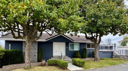 775 Esmond Avenue  Burnaby, BC V5C 4K4