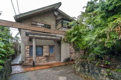 367 Alberta Street  New Westminster, BC V3L 3J4