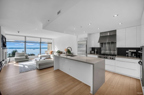 401-3315 Cypress Place, West Vancouver, BC 