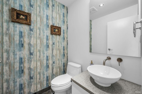 401-3315 Cypress Place, West Vancouver, BC 