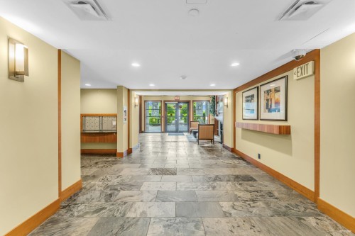 401-3315 Cypress Place, West Vancouver, BC 