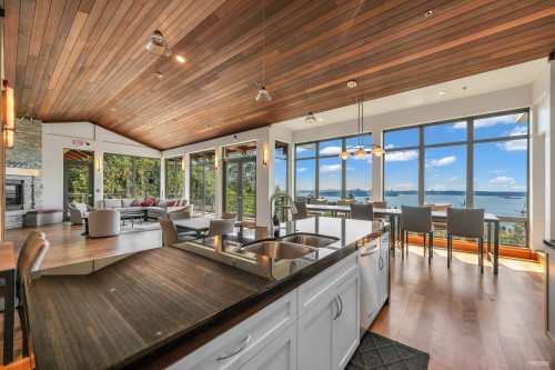 401-3315 Cypress Place, West Vancouver, BC 