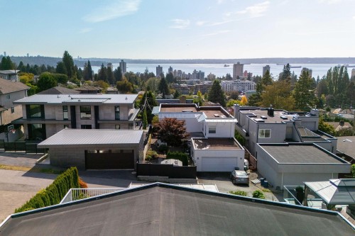 2128 Mathers Avenue  West Vancouver, BC V7V 2H3
