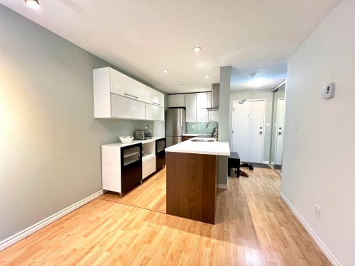 3Xx-1040 Pacific Street, Vancouver, BC 